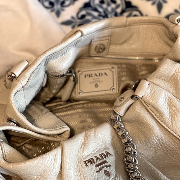 Very Nice authentic two tones leather Prada bag. - Picture 4 of 11
